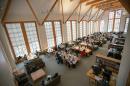 学生 studying in 主要研究 main library